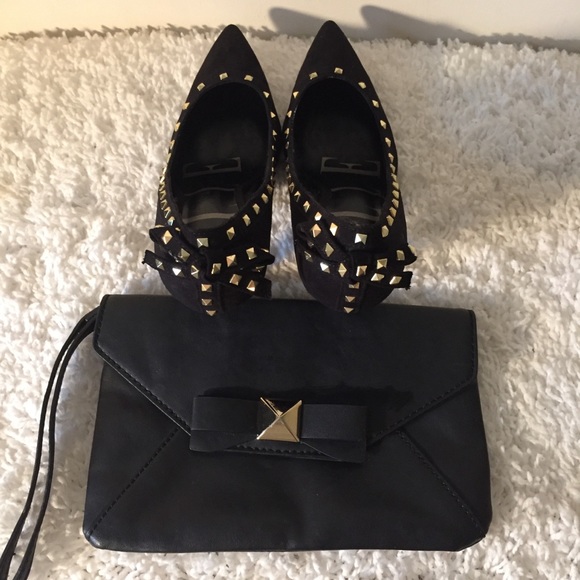Elle Shoes - Elle 3 in suede heels w/matching wristlet in black